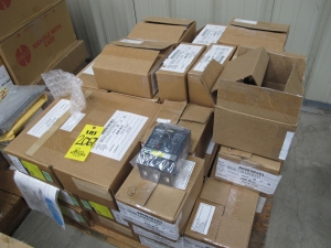 LOT  WOOL, 1 GRADE, STL KIND. PAD (W-44) LOADING & HANDLING FEE $15-